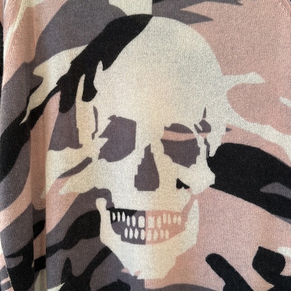 ⭐️NWT⭐️Skull Cashmere Pink/Gray Camo 100% Cashmere Sweater - Picture 4 of 6